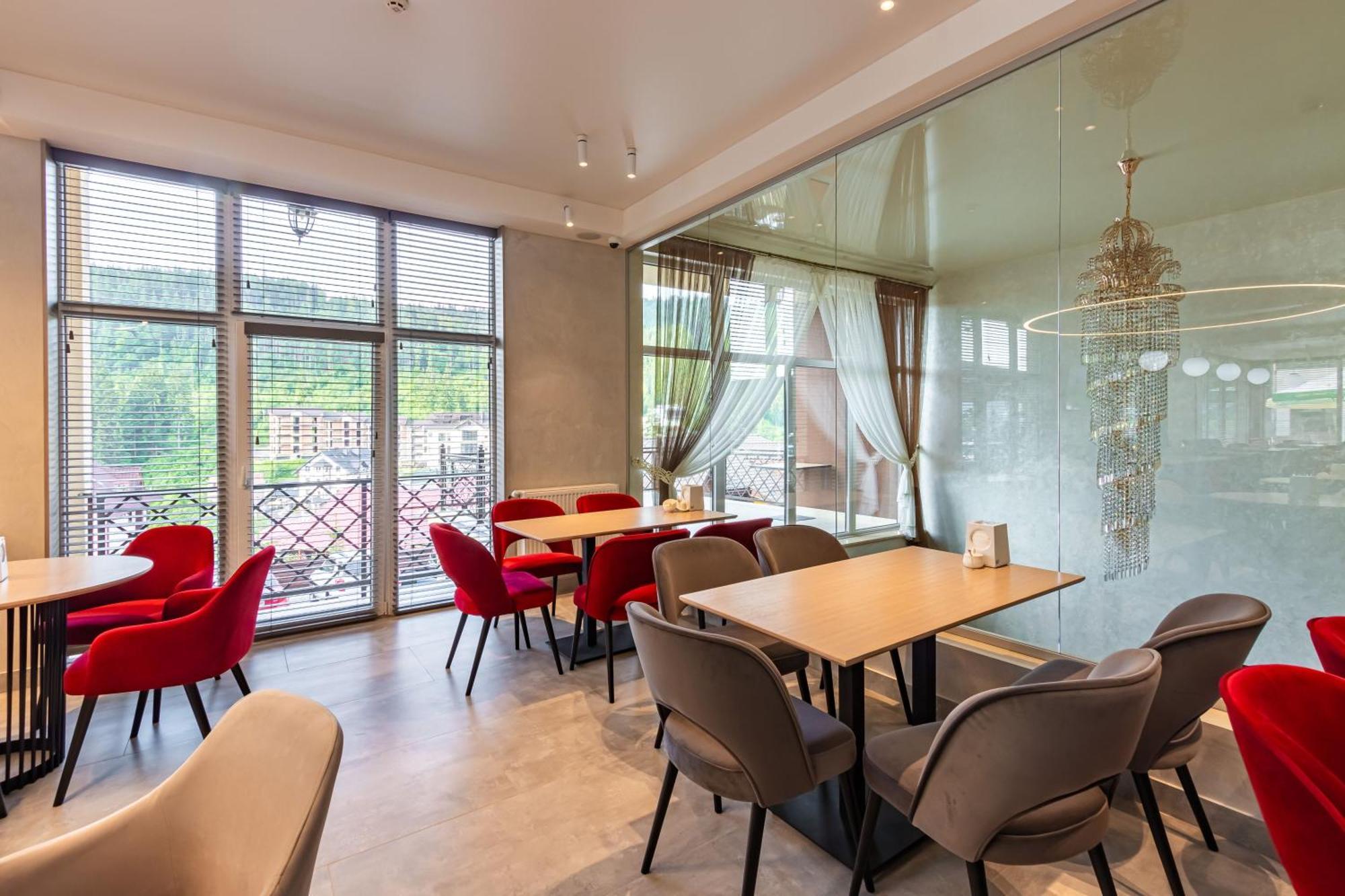Gold Palace Wellness & Отель Буковель